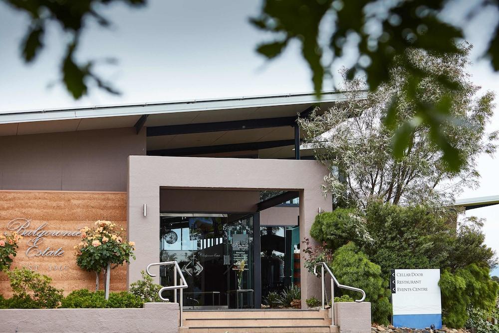 Balgownie Estate Yarra Valley Yarra Glen Buitenkant foto Entrance to the National Museum of Australia